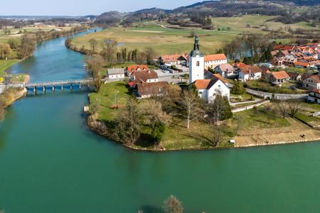 DJI_20250309134331_0381_D.jpg   foto, marjan kapele_kostanjevica na krki_krka_mesto_most_9.3.2025